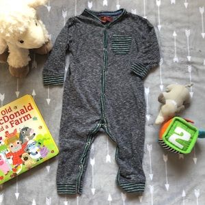 🚗7 for all Mankind stylish LS 0-3 months onesie!